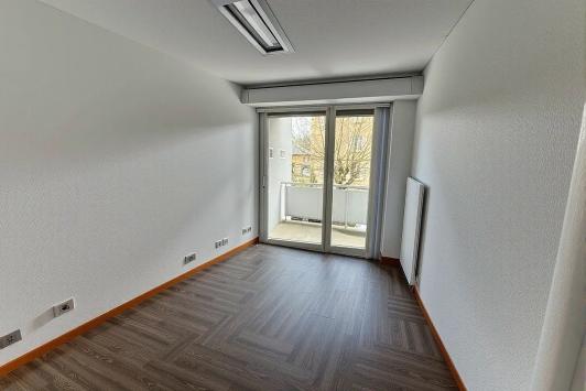 Porrentruy, Giura - Ufficio 7.0 Stanze 140.00 m2 CHF 2'600.- / mese