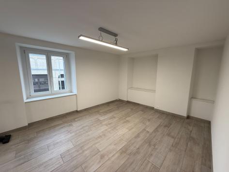 Porrentruy, Giura - Ufficio 7.0 Stanze 140.00 m2 CHF 2'600.- / mese