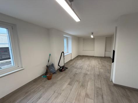 Porrentruy, Giura - Ufficio 7.0 Stanze 140.00 m2 CHF 2'600.- / mese