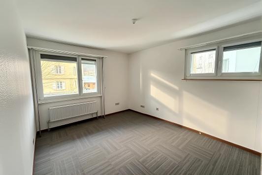 Porrentruy, Giura - Ufficio 7.0 Stanze 140.00 m2 CHF 2'600.- / mese